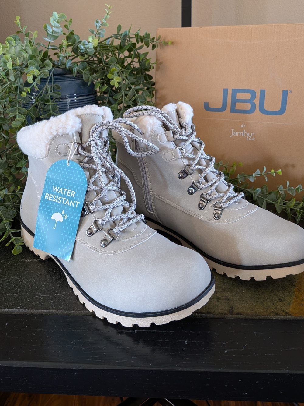 JBU Blue Creek Women's Water-Resistant Light Gray Lace-Up Winter Boots Size 11